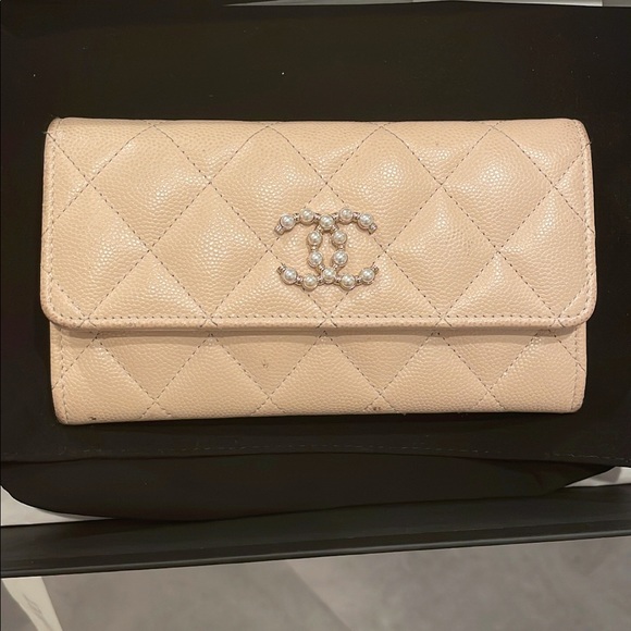 CHANEL Light Tan Quilted Wallet - Picture 3 of 10